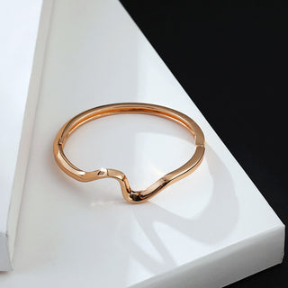 Minimalist glossy gold-plated lightning bracelet